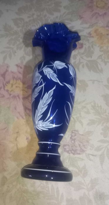Продам вазу для цветов из кобальтового стекла