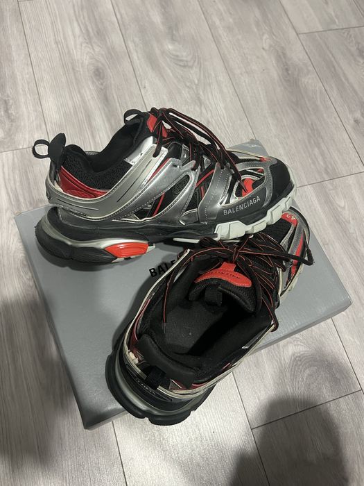 Balenciaga track