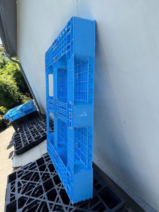 Пластмасови палета 100х120