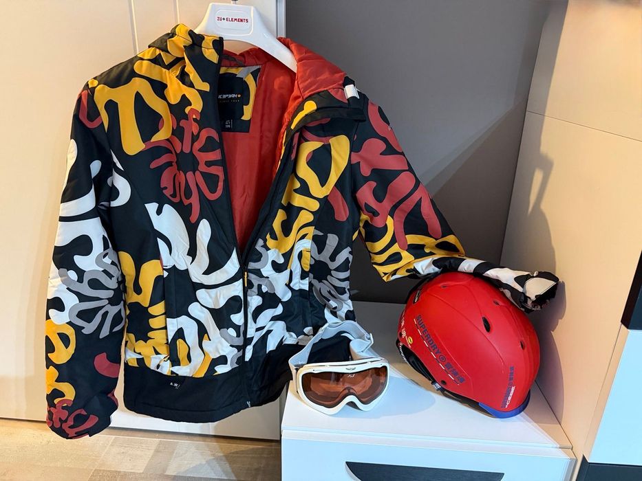 Ски екип ,плюс каска и очила