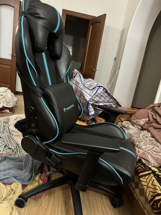 Продам игровое кресло ThunderX3 срочно