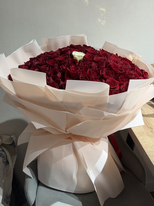 Огромный букет 101 роза, цветы