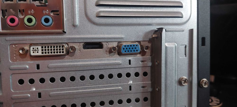 Настолен компютър 8GB RAM + монитор Samsung + клавиатура и мишка - Windows 10 Pro