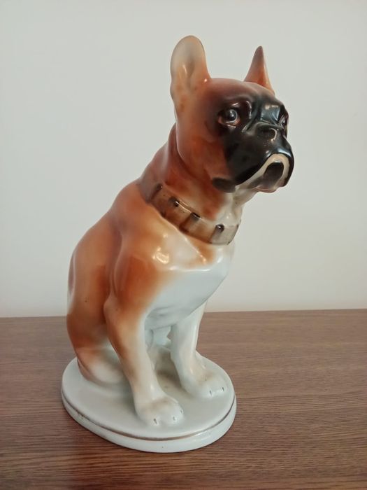 Продам фарфоровые статуэтки