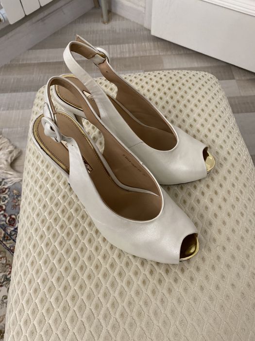 Туфли цвета слоновой кости