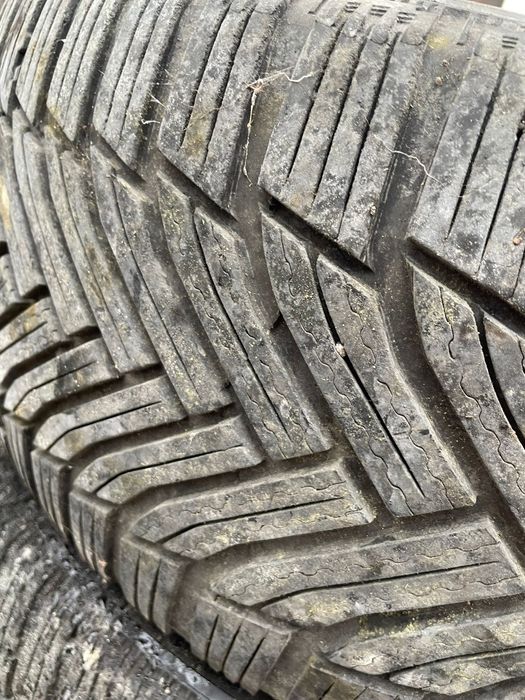 Cauciucuri iarna 225 50 17