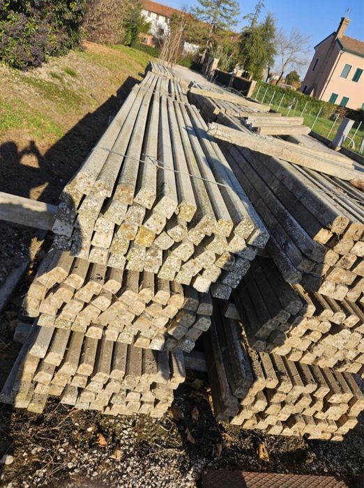 Stalpi beton pt gard