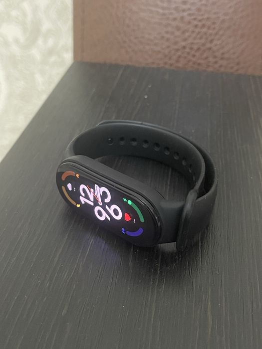Продам фитнес-браслет Xiaomi Mi Smart Band 7