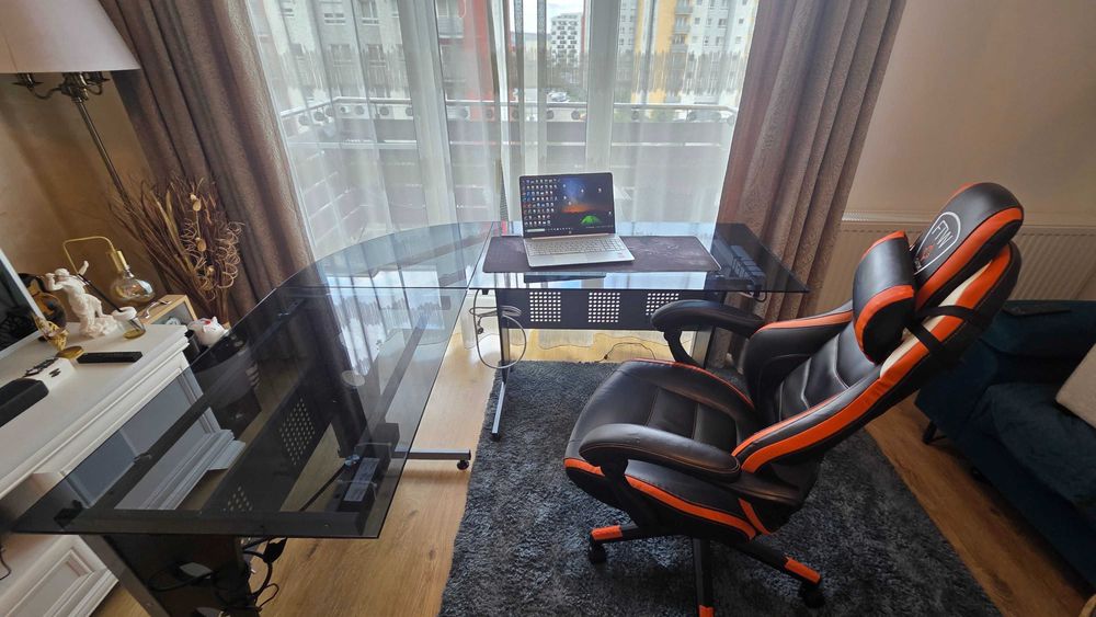 Laptop HP 15s-eq1018nq + Birou + Scaun Gaming