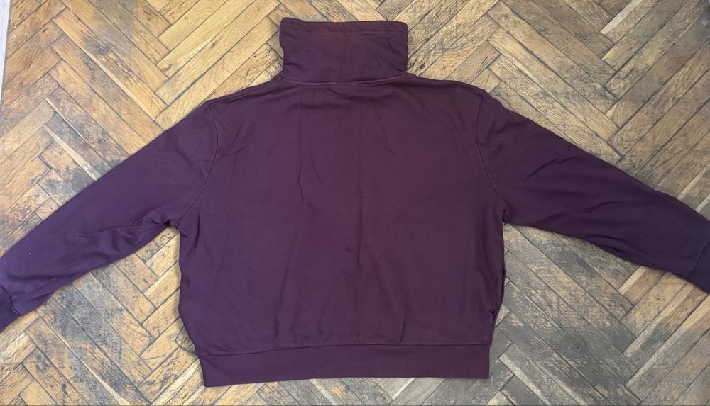 Продавам hoodie.