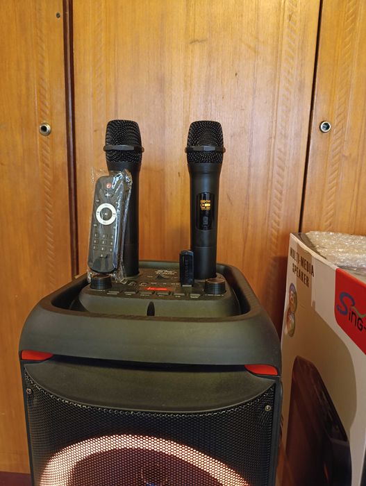 Блютуз Колонка с микрофоном.