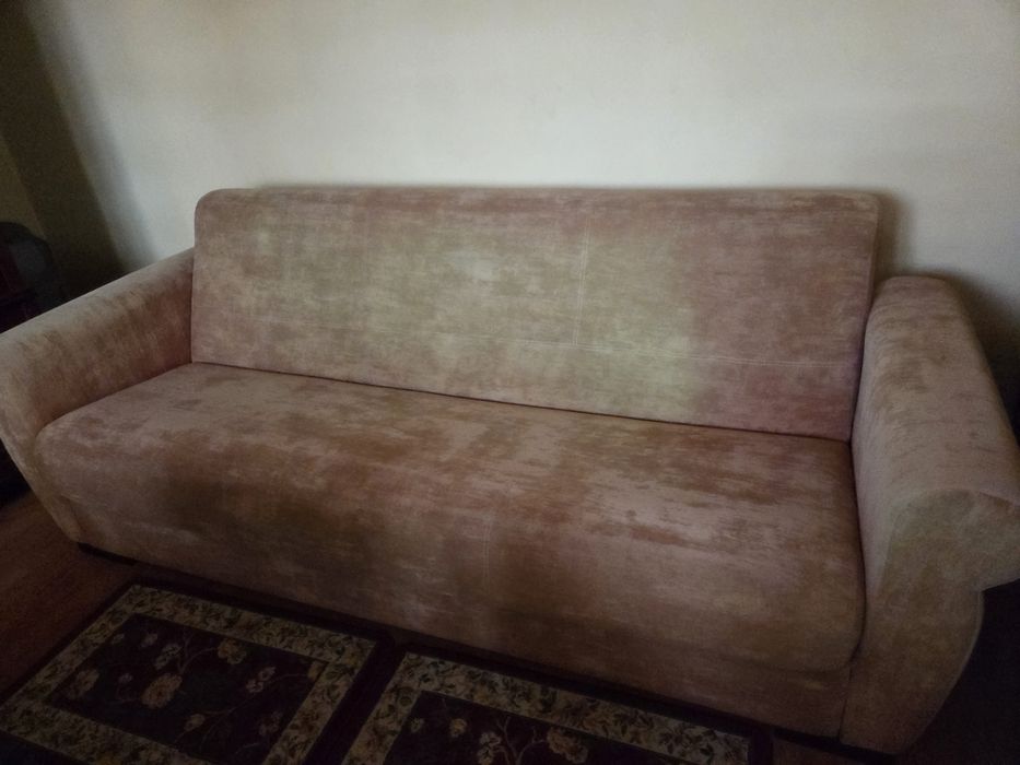 Vând canapea in stare foarte bună