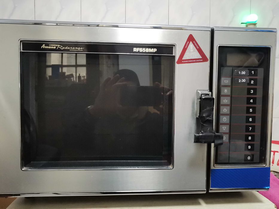 Cuptor cu microunde SUA