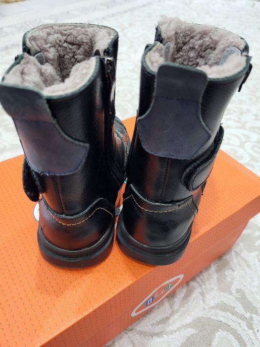 Продам зимние сапоги 27 размер