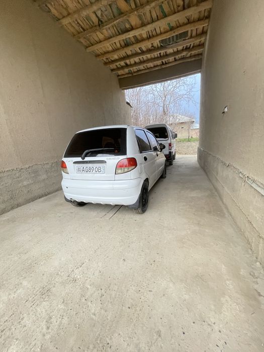 Matiz sotiladi metan gazi bor 65talik 3-pokalina.Benzinga yuradi