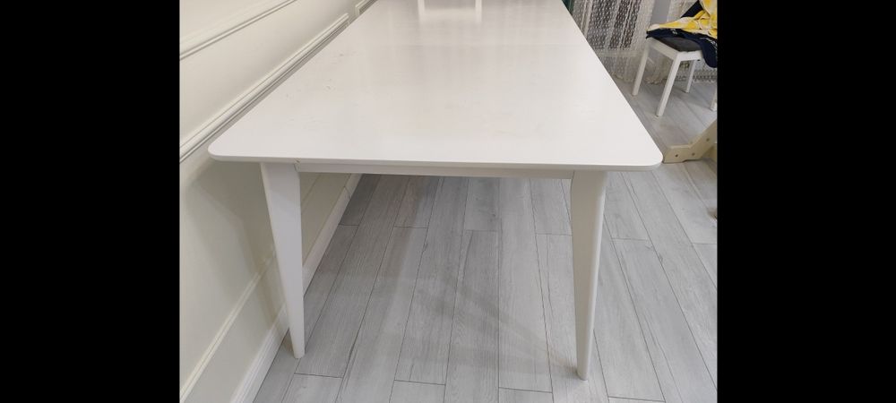 Продам стол массив белый