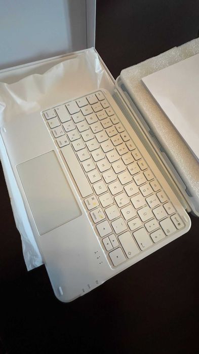 Tastatura Inateck cu conecxiune bluetooth