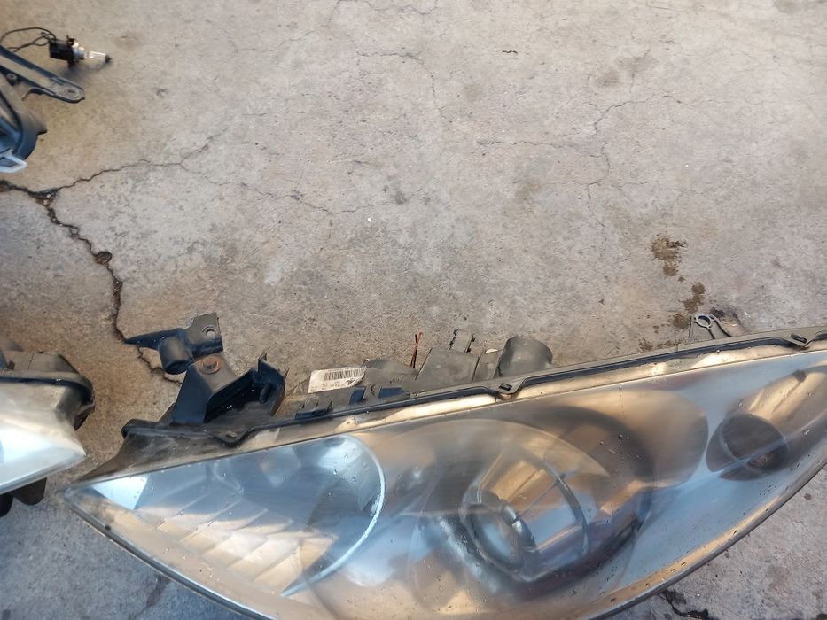 Фарове на peugeot 407