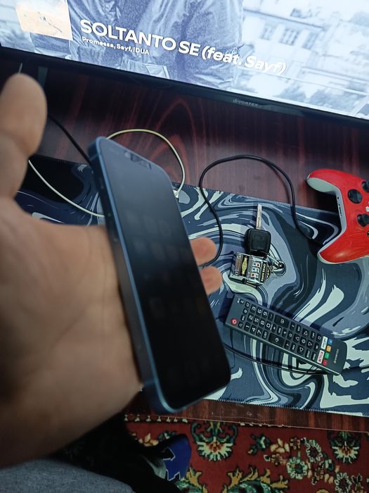 Vând iphone 14 impecabil