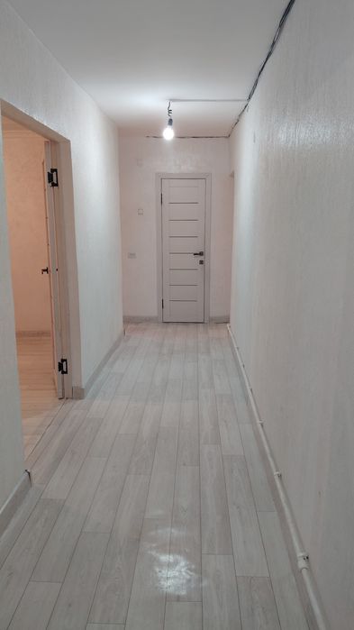 Үш бөлмелі пәтер сатылады.