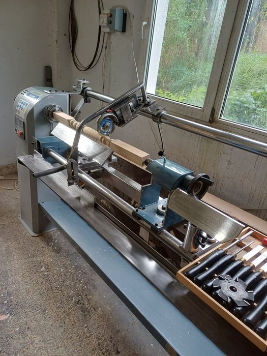 Vând  strung pentru lemn