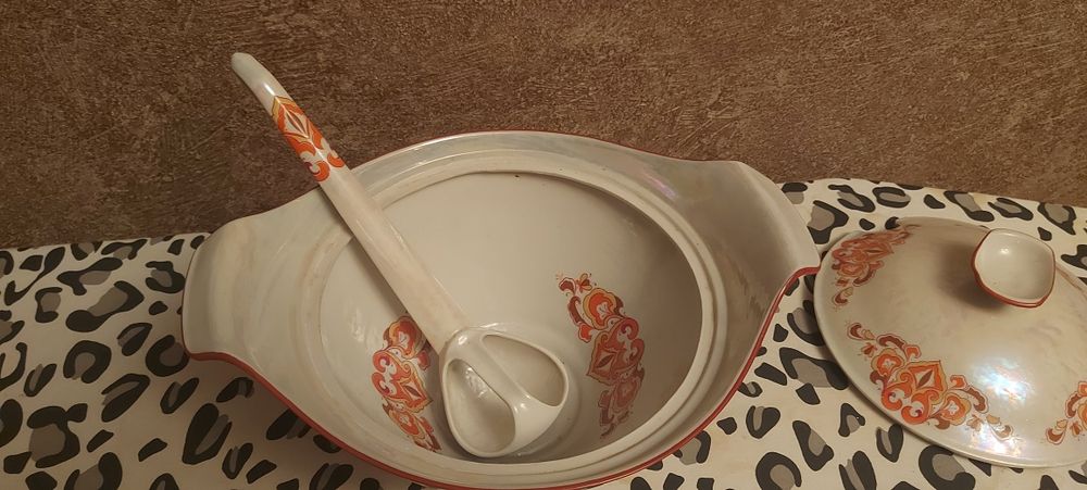 Супница из фарфора