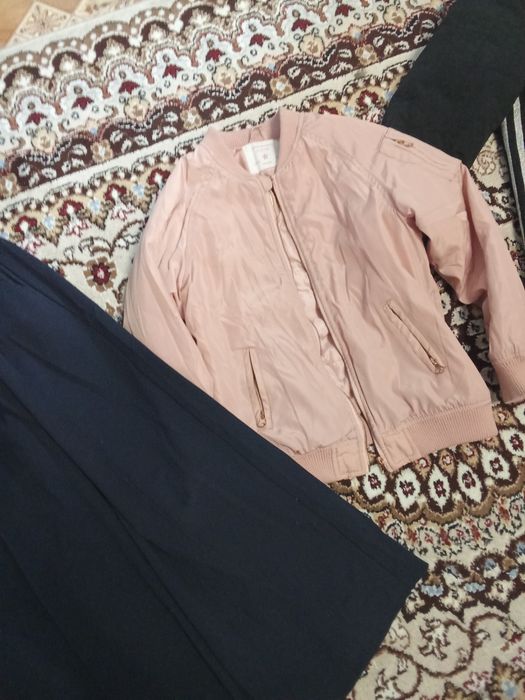 Продам куртки для девочки 11-13лет