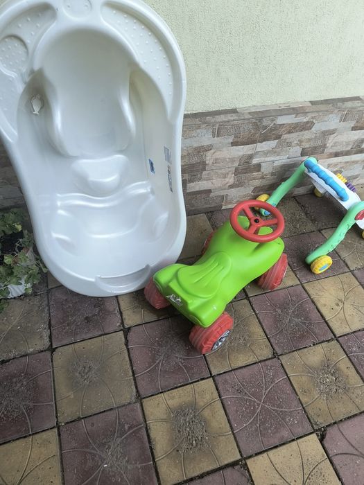 Cadă bebeluși și kart copii
