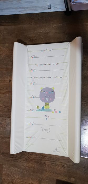 Твърд повивалник за бебешка кошара