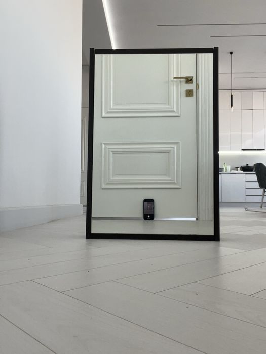 Подвесной деревянный шкафчик