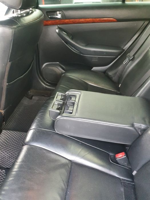 Тойота авенсис 2008