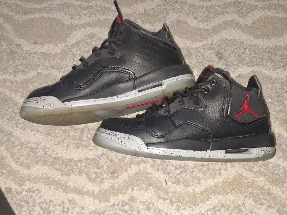 Vând Nike Jordan Courtside marimea 36
