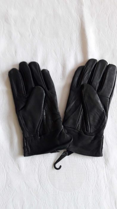 Предлагам нови дамски шалове, кожени шапка и ръкавици, изгодно!