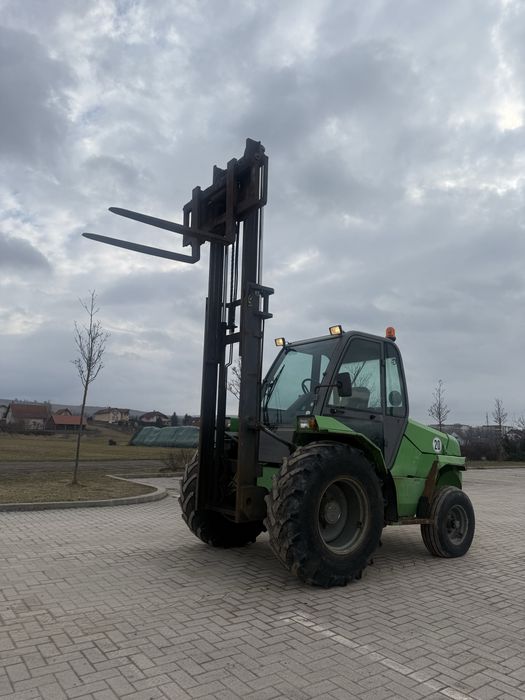 De vanzare sau da inchiriat Stivuitor pentru teren accidentat  Manitou