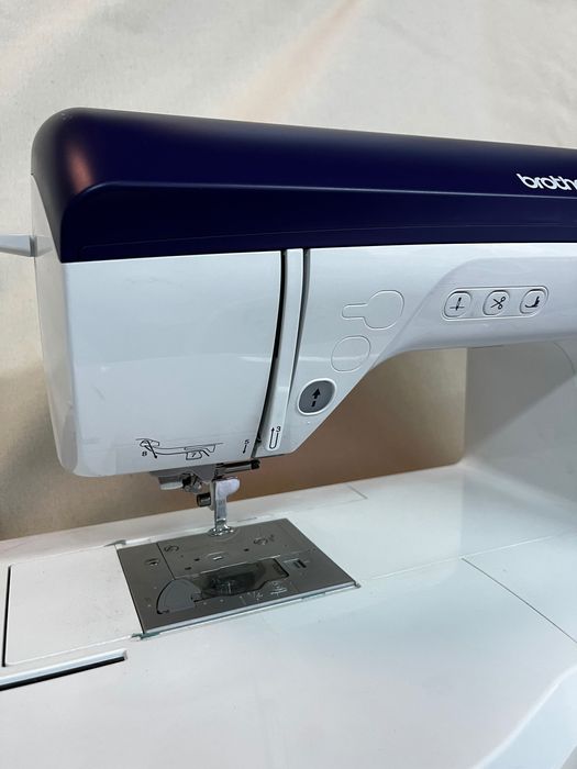 Mașină de brodat Brother Innovis NV 800E
