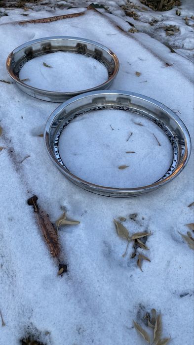 Пара полок для дисков r19