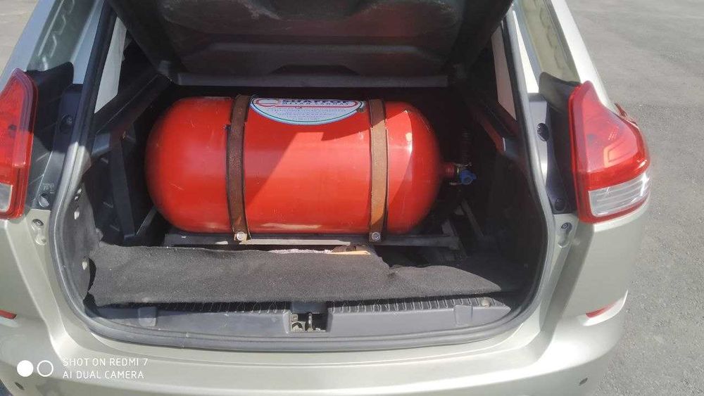 Продаётся или Аренда с выкупом Lada XRay 2018 года 1.8 автомат коробка