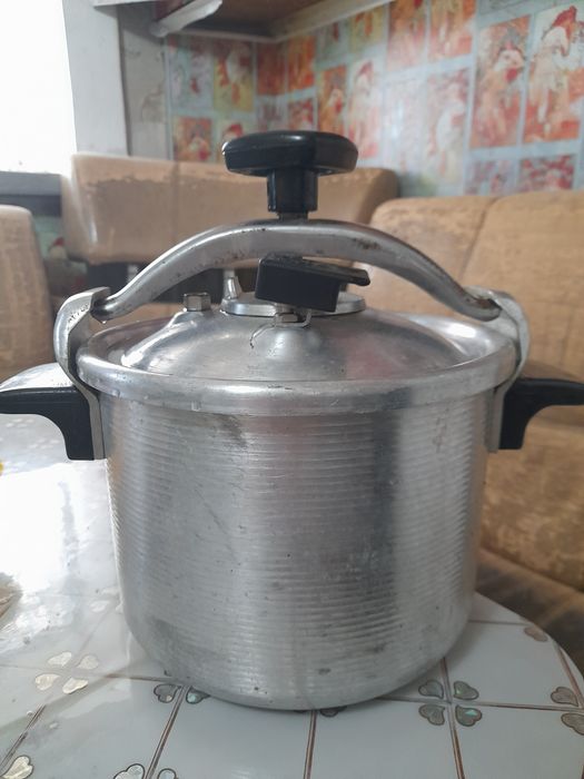 Алюминиевая кастрюля