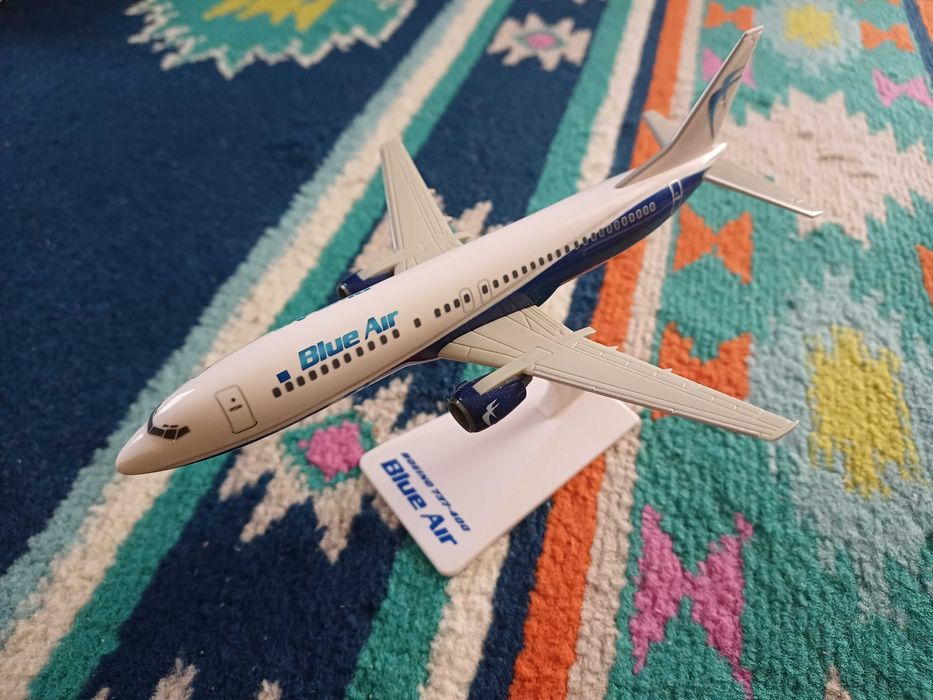 macheta avion jucarie