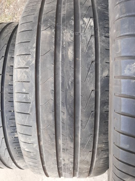 Продам шины 235/45/18