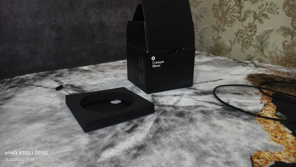 Продам яндекс алису мини 2