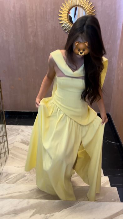Желтое вечернее платье