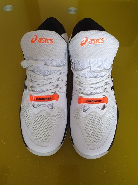 Продам кроссовки Asics новые