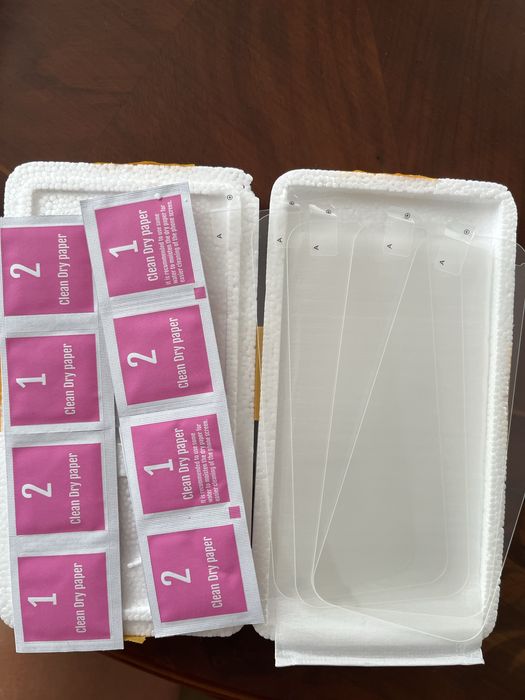 Стъклени протектори и кейс за Iphone 16e