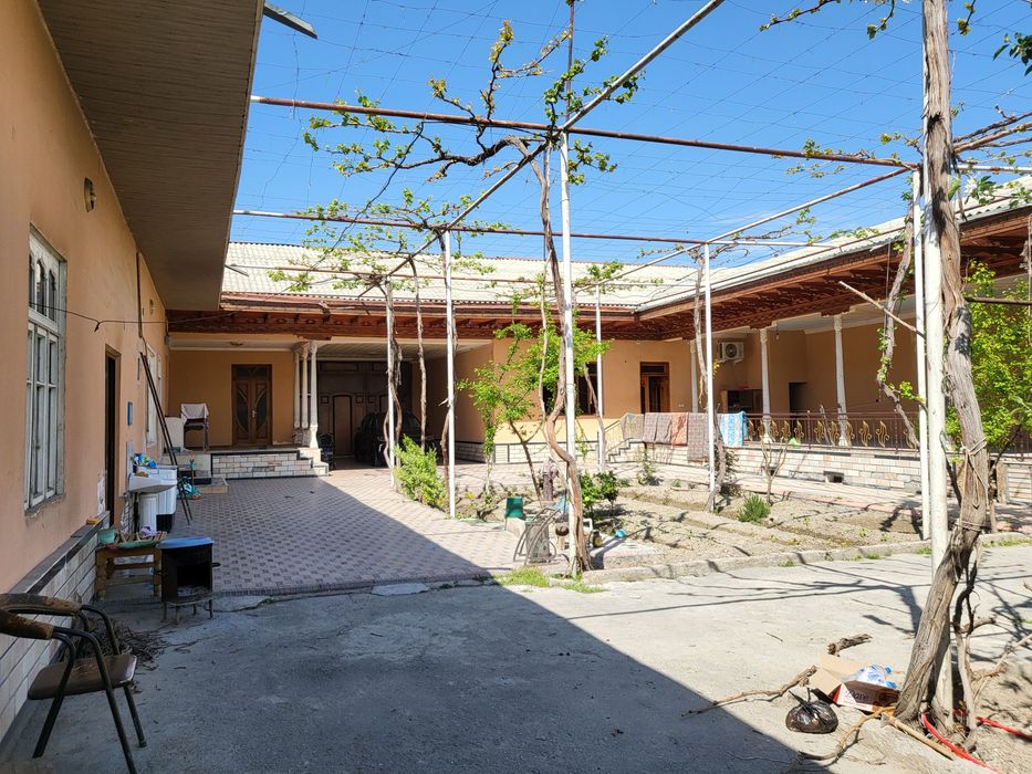 Uy Sotiladi yashash uchun hama sharoyit bor