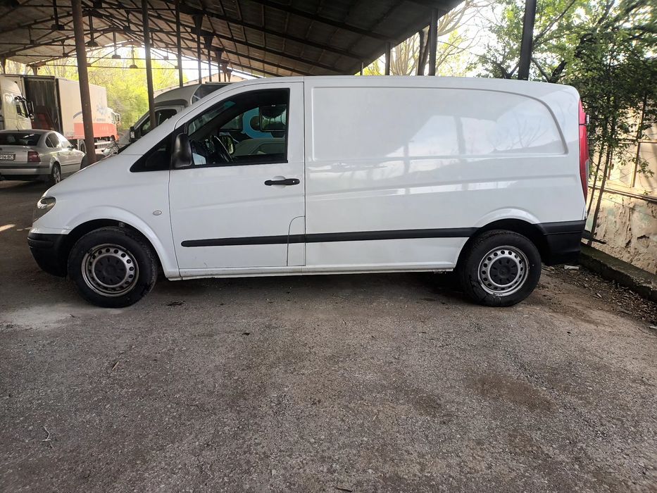 Мерцедес,, Вито" товарен  1+2 местен