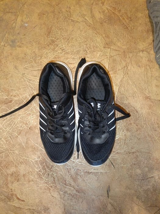 Кроссовки 42-43.