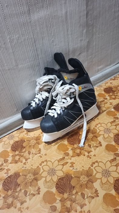 Срочно продам,коньки