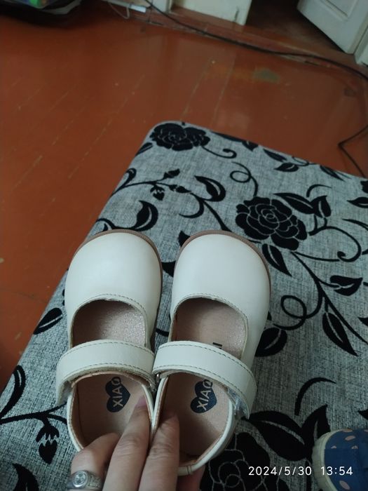 Продам детскую новую обувь