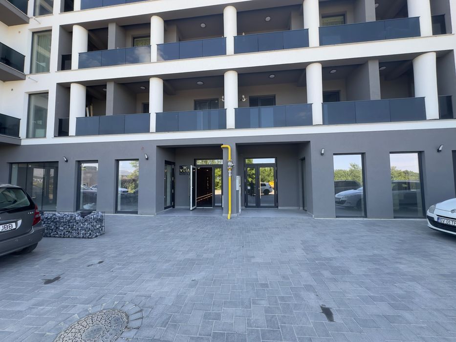 De inchiriat doua spatii comerciale in Suceava str Traian Vuia 224mp si 327mp